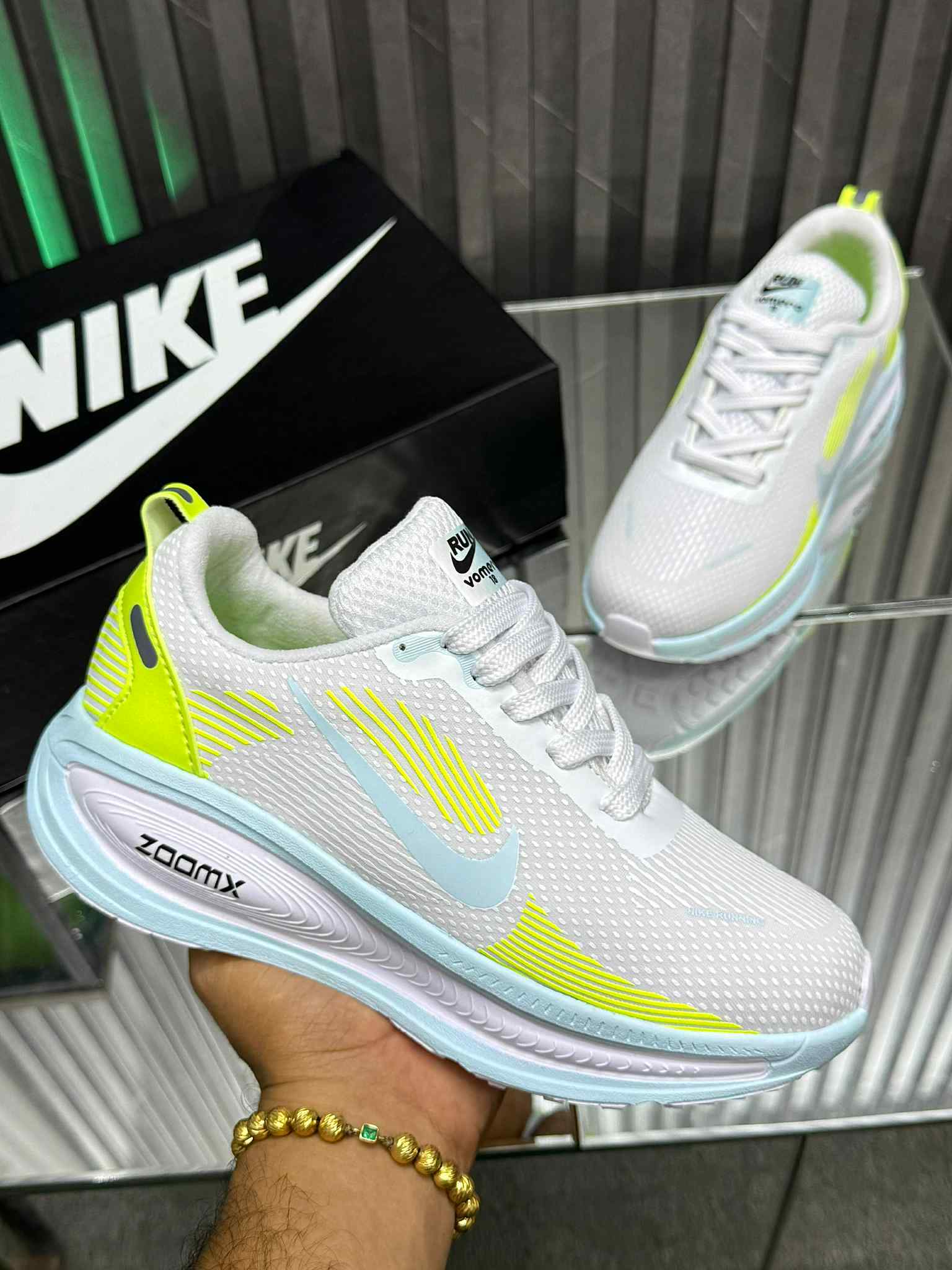 Nike Vomero 18 Mujer