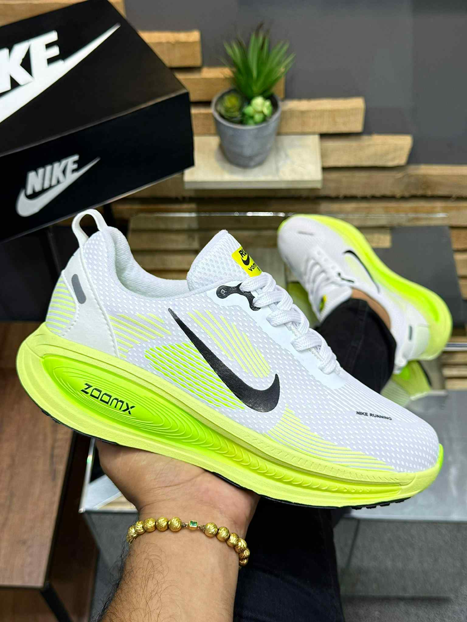 Nike Vomero 18 Mujer