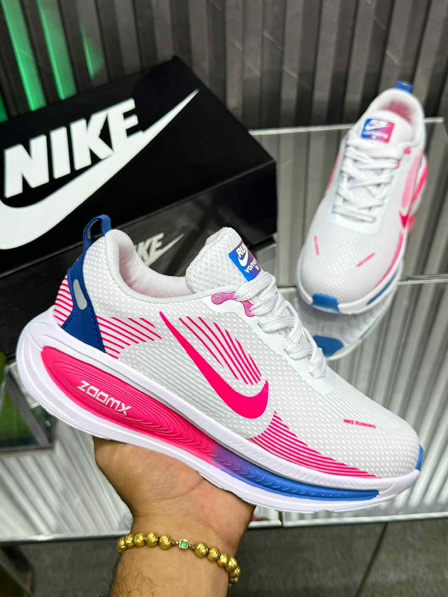 Nike Vomero 18 Mujer