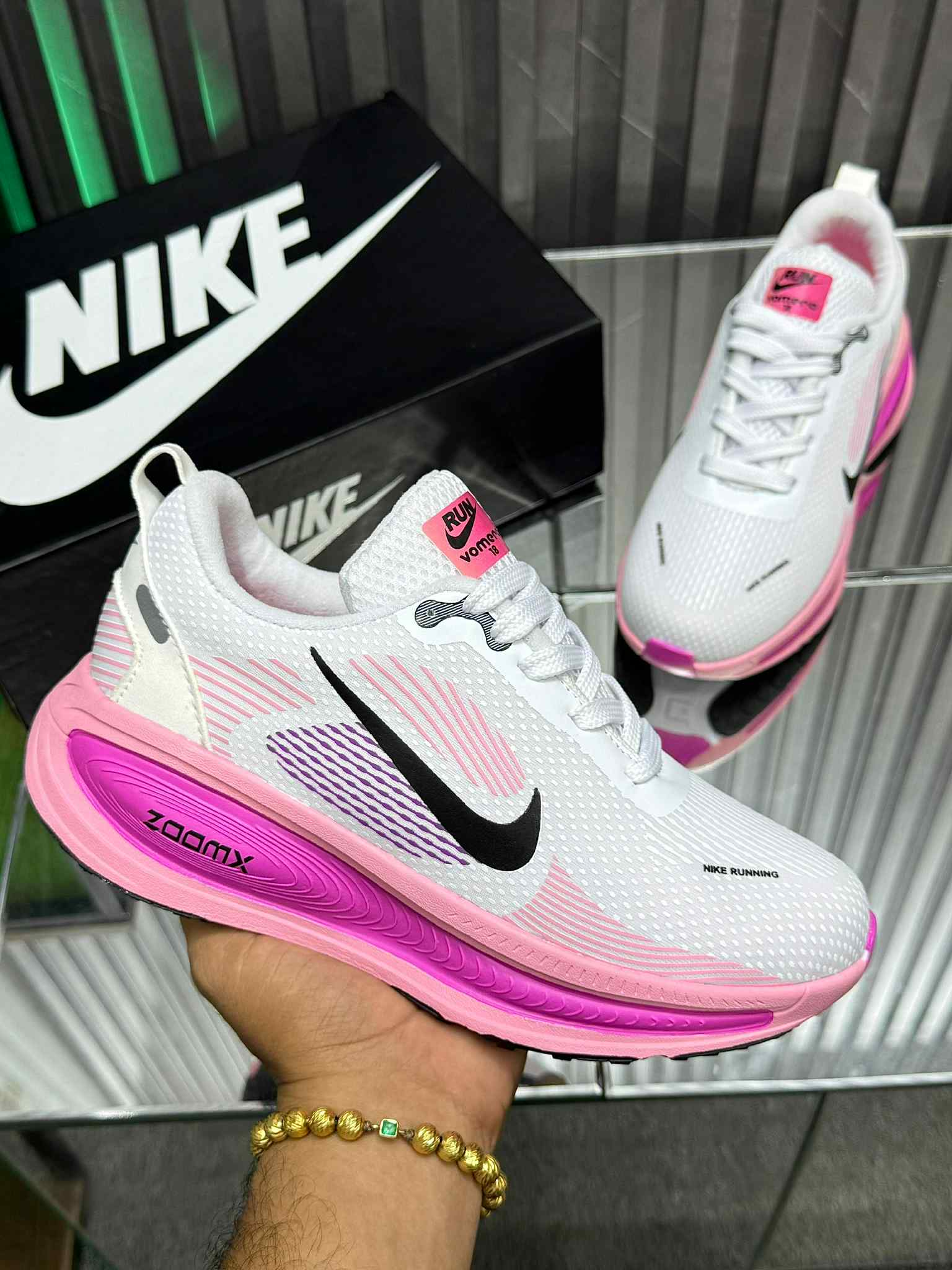 Nike Vomero 18 Mujer