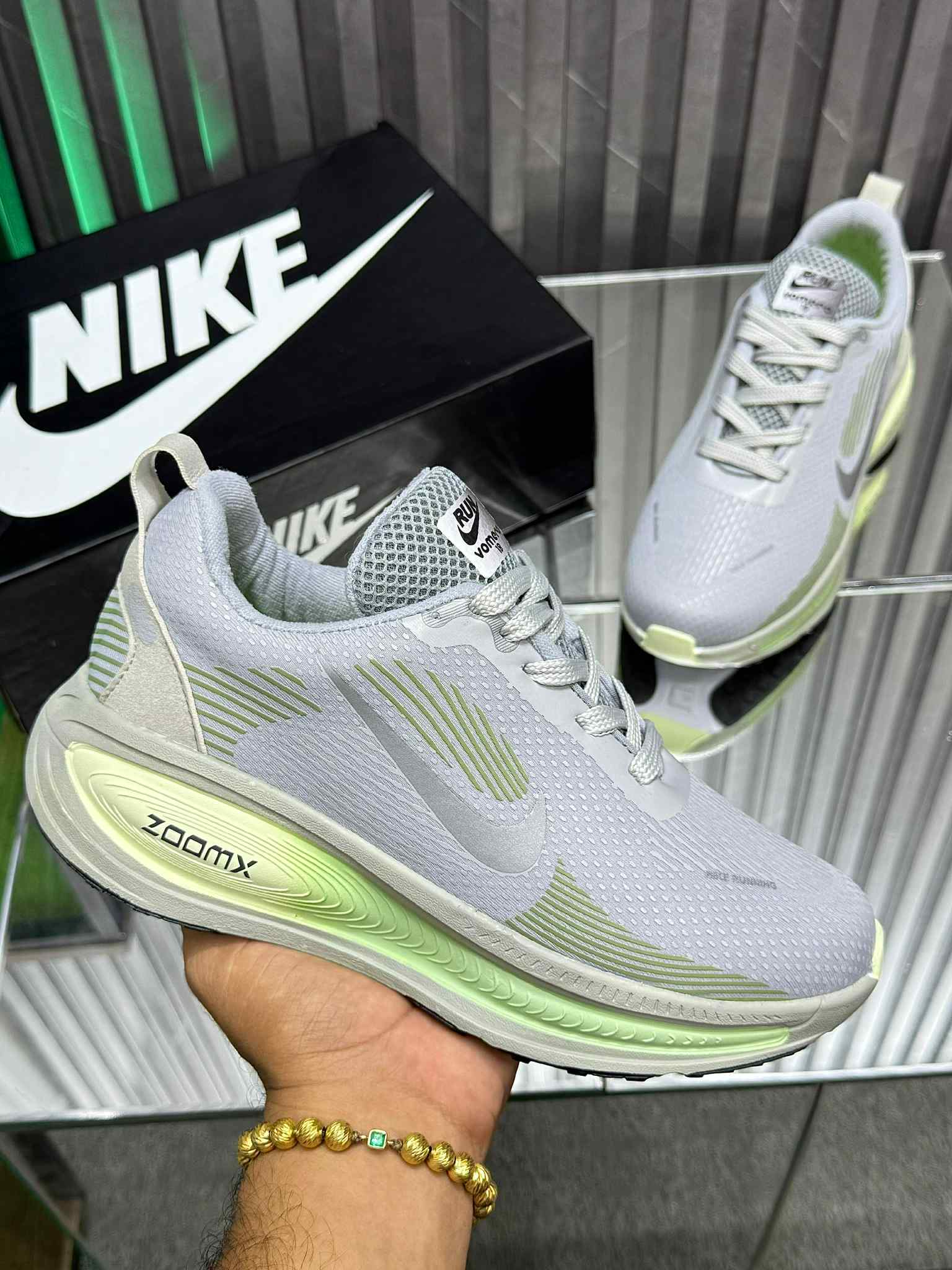 Nike Vomero 18 Mujer