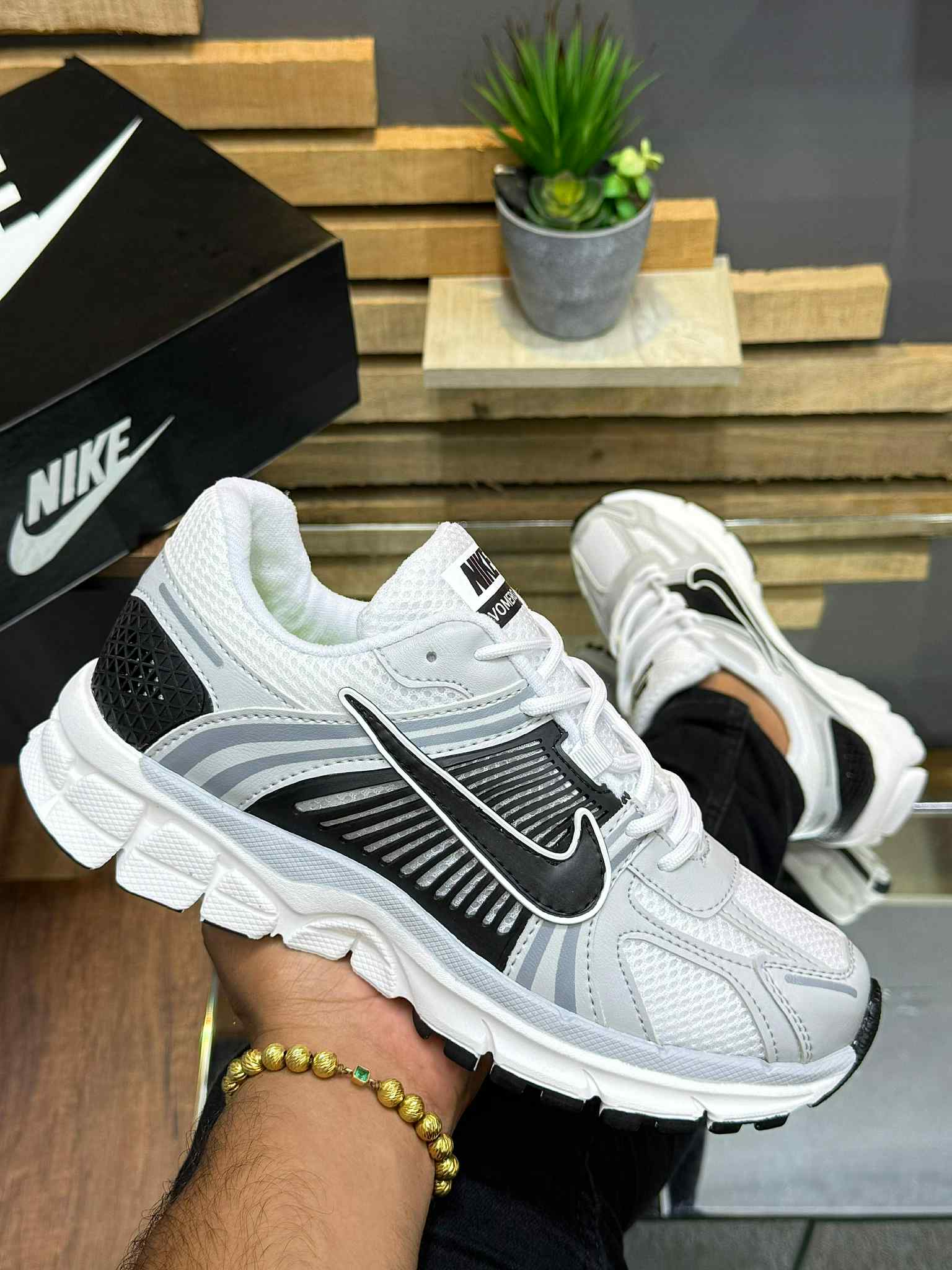 NIKE VOMERO5 UNISEX