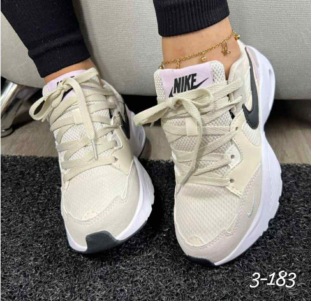 NIKE FUNSION MUJER